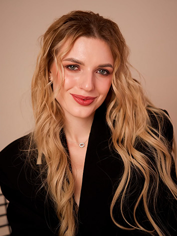 Карина Лозова